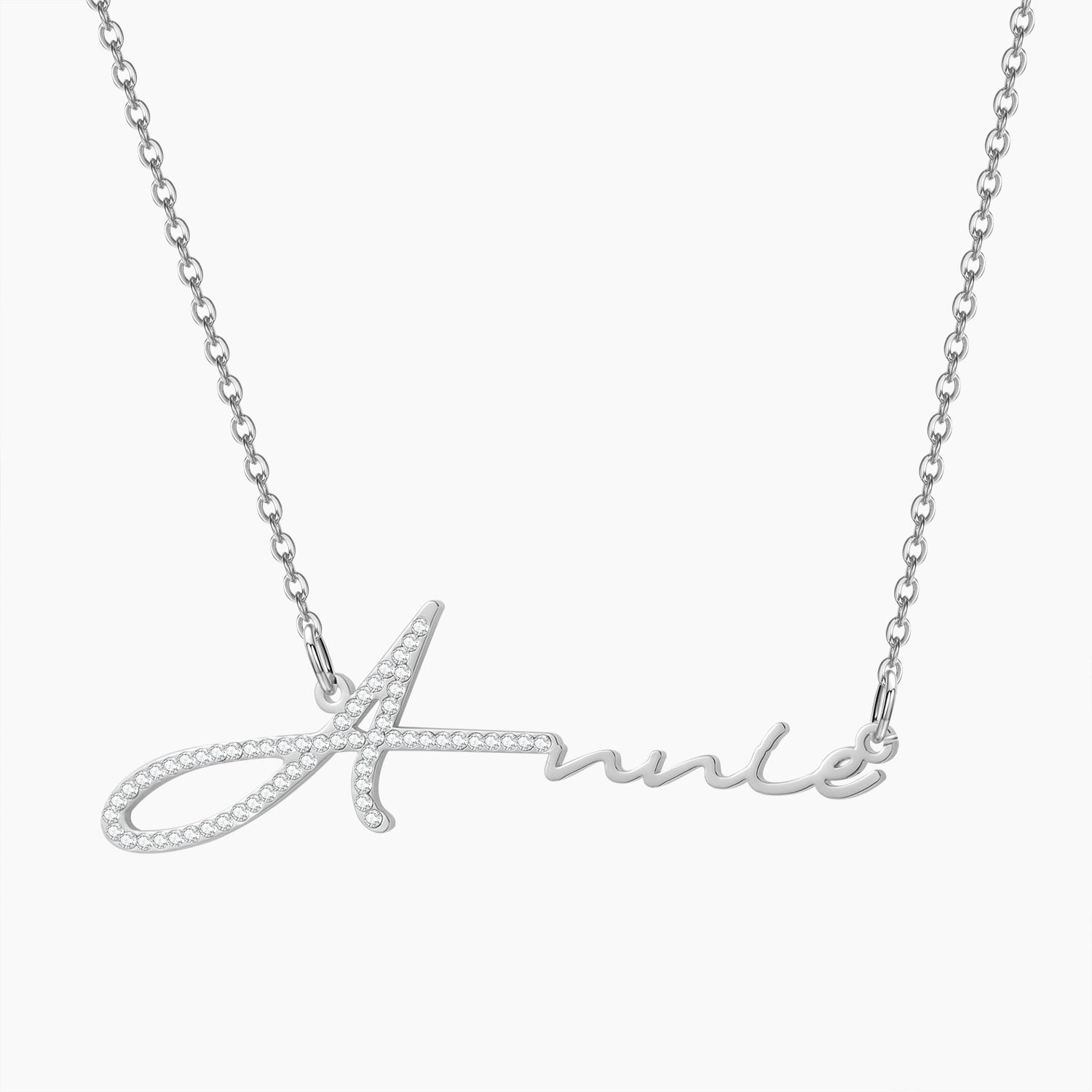 Collier avec nom en diamant