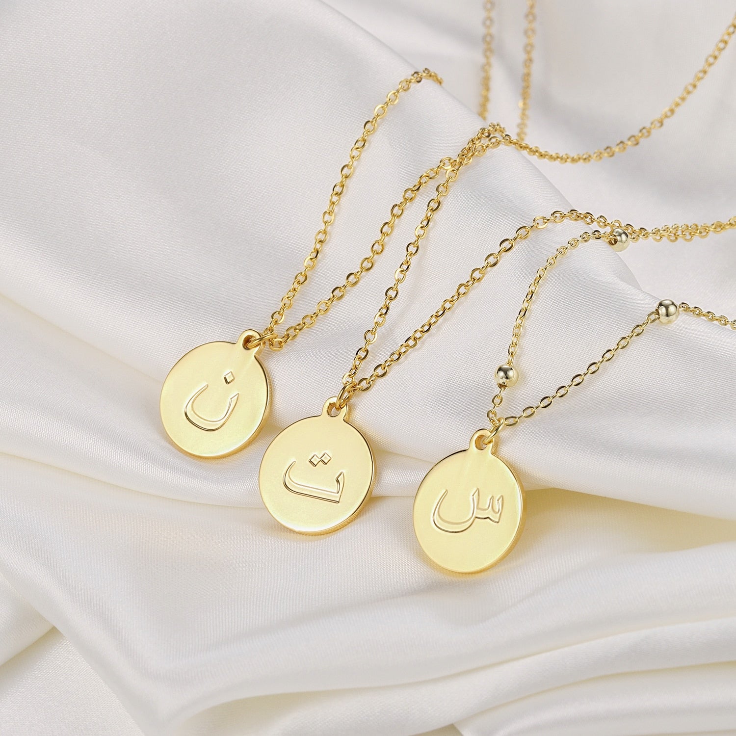 Collier initiale en arabe