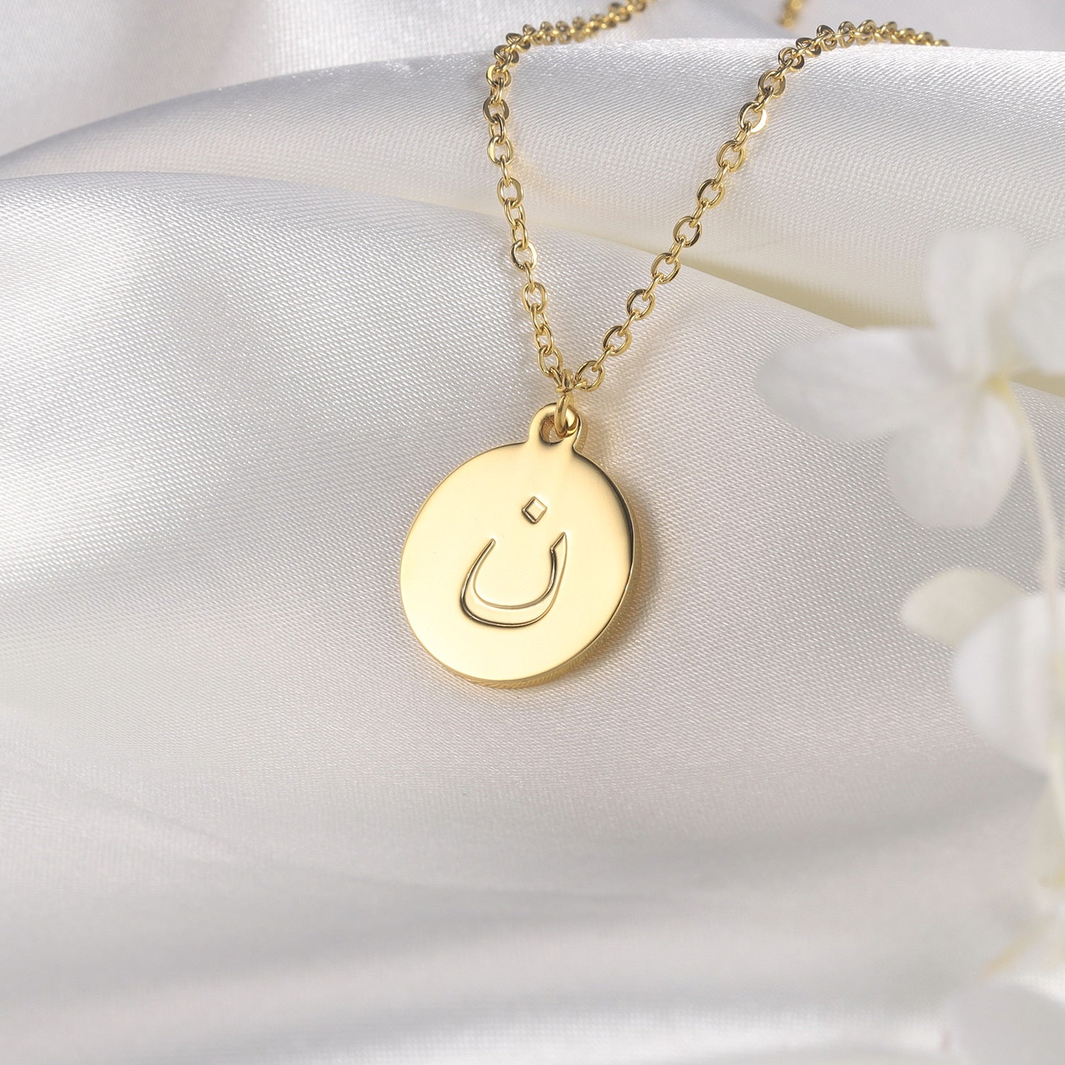 Collier initiale en arabe