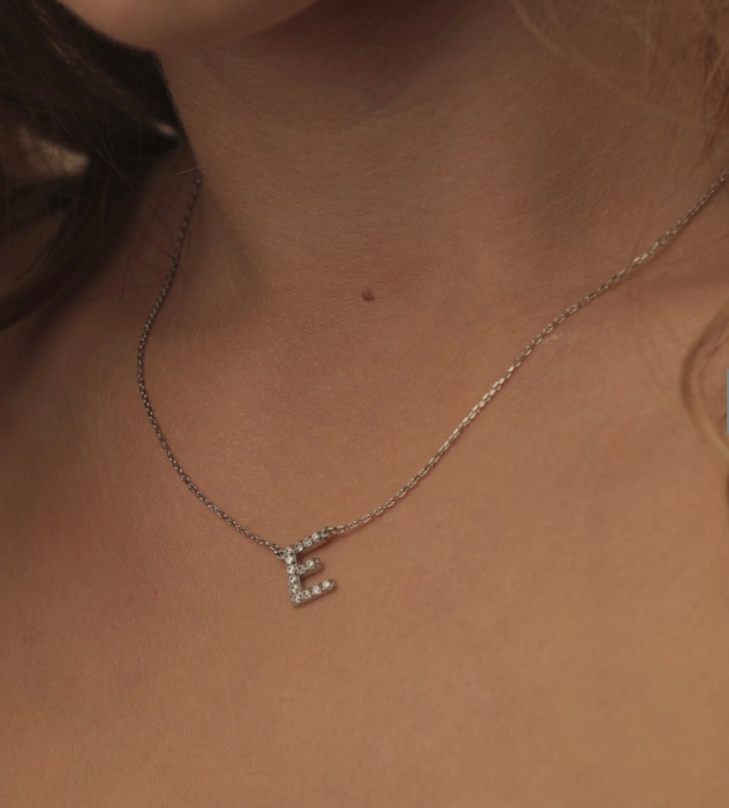 Collier Initial Matha