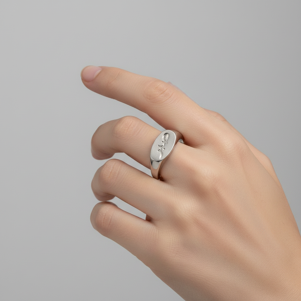 Bague Sabr - Photo portée en studio