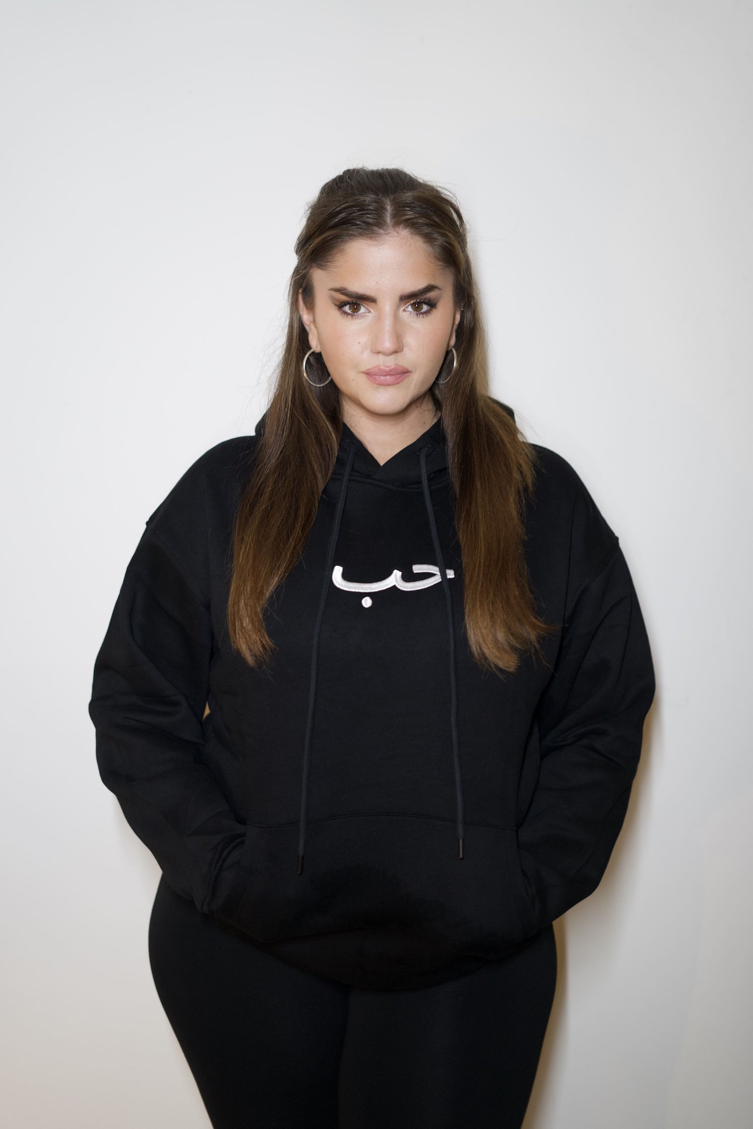 Sweat à capuche personnalisé calligraphie arabe - Vue portée