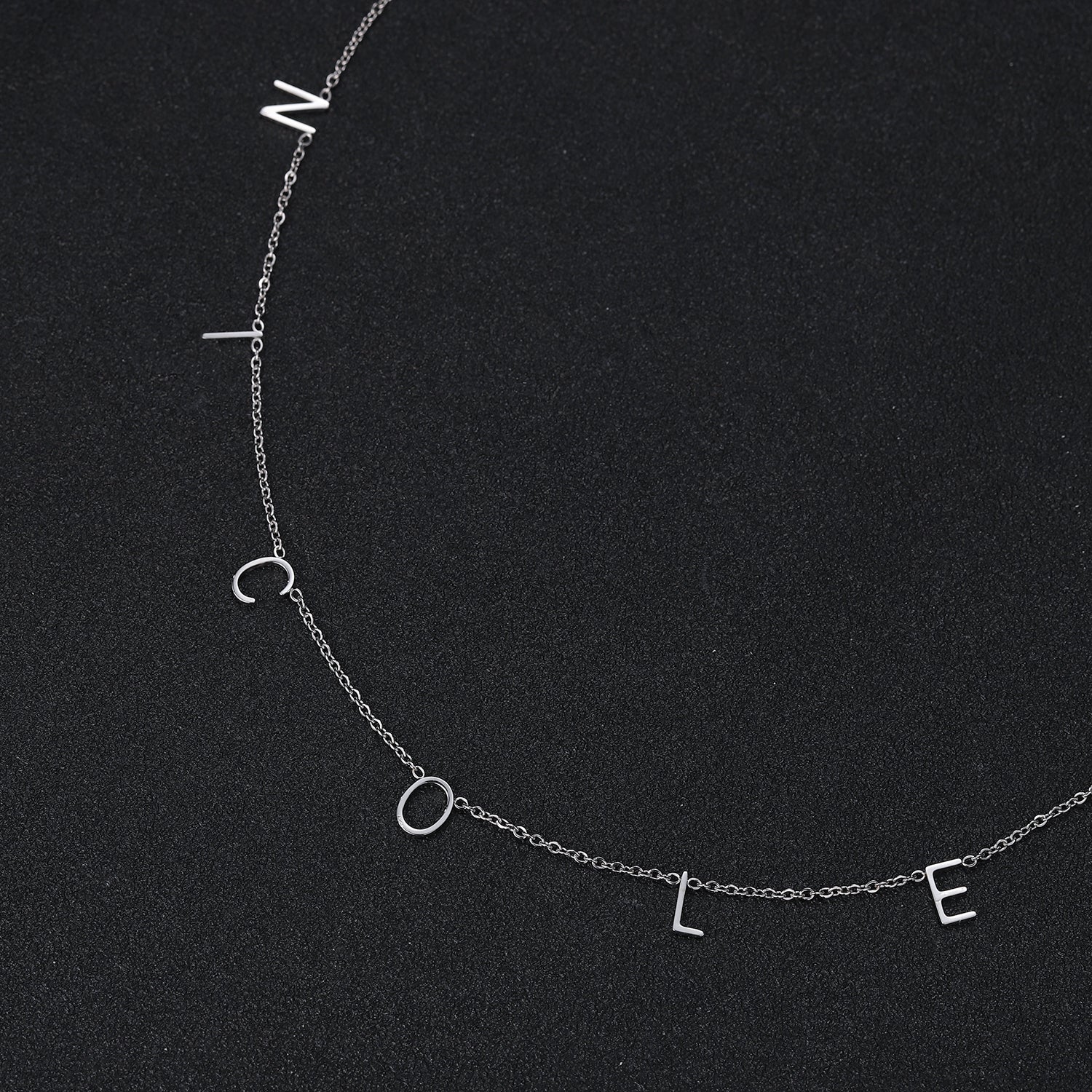 Gros plan collier Mama argent - bijou personnalisé français