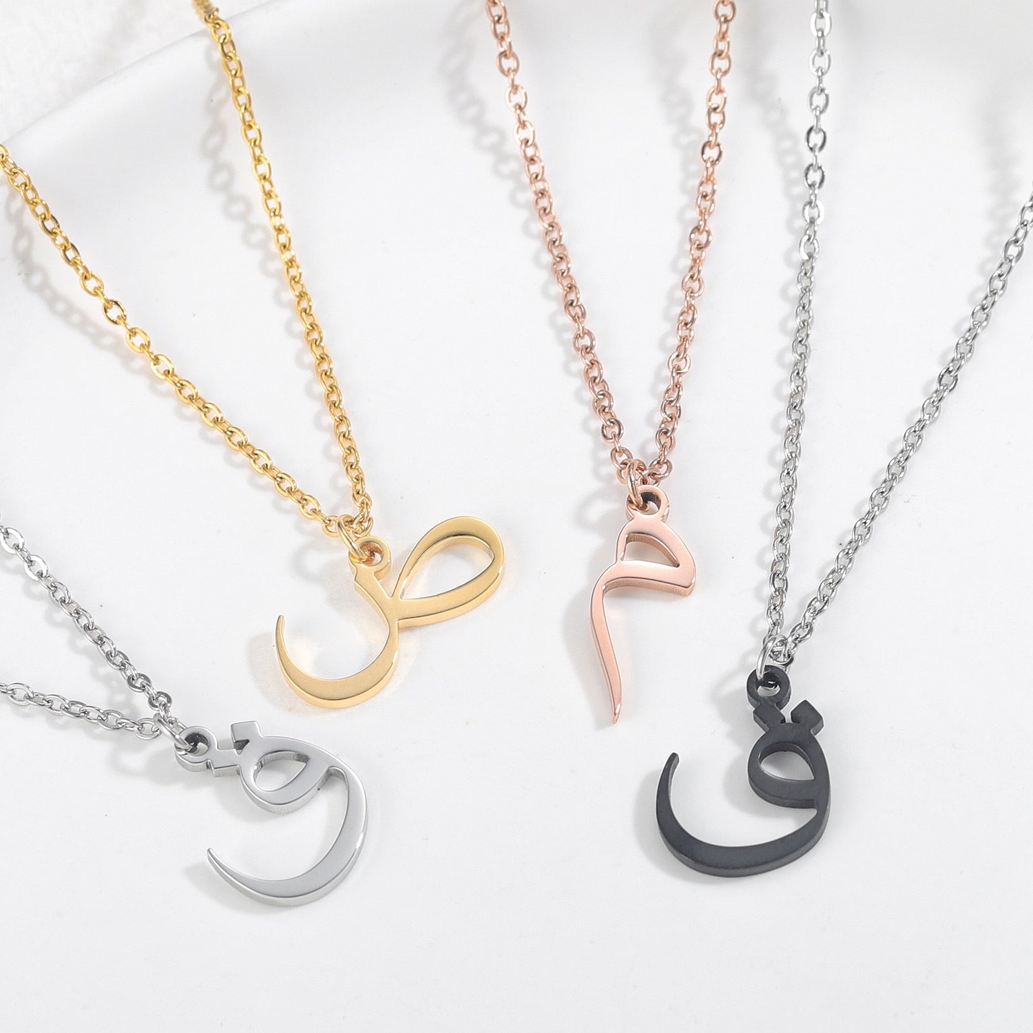 Collier initial en arabe